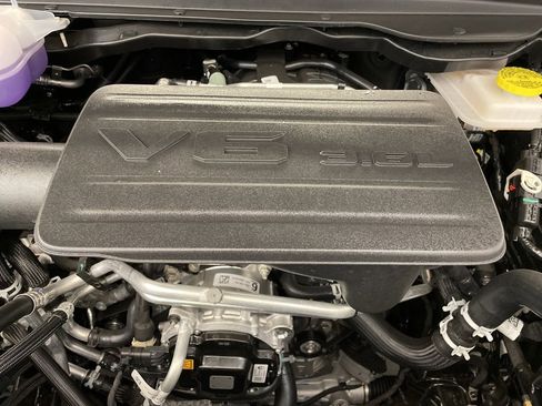 New 2025 RAM 1500 4x4 Crew Cab image 18