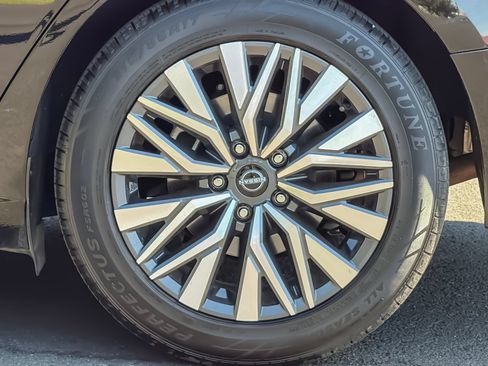Used 2024 Nissan Altima 2.5 SV FWD image 36