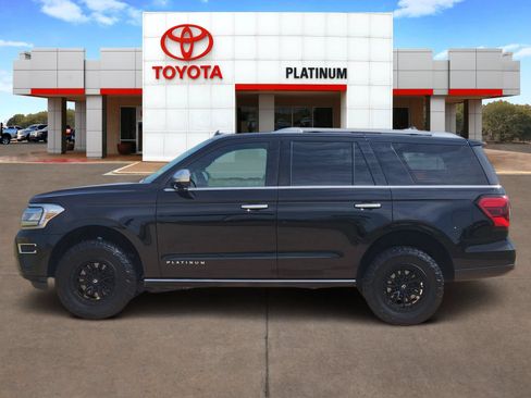Used 2023 Ford Expedition Platinum AWD/4WD image 3