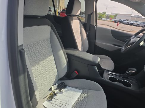 Used 2023 Chevrolet Equinox LT FWD image 9