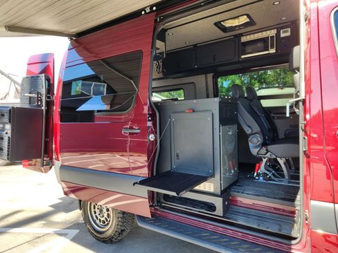 Used 2024 Mercedes-Benz Sprinter 2500 image 34