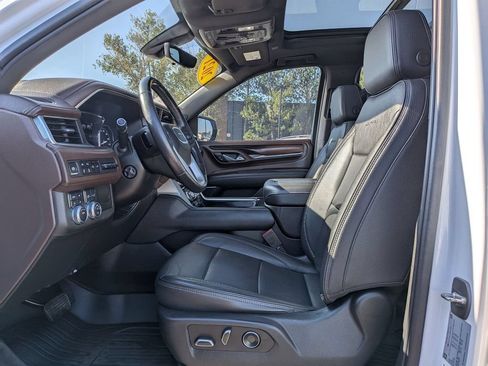 Used 2021 GMC Yukon Denali w/ Denali Premium Package AWD/4WD image 17