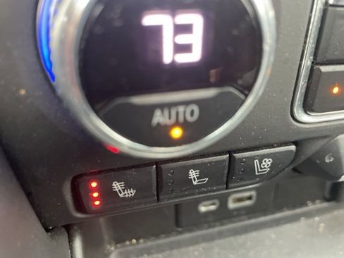 Used 2021 GMC Yukon SLT w/ SLT Premium Package image 15