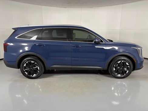 New 2026 Kia Sorento S w/ S Panoramic Sunroof Package image 9