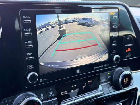Used 2021 Toyota Highlander XSE FWD image 24