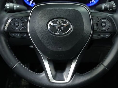 Used 2022 Toyota Corolla Cross XLE image 13