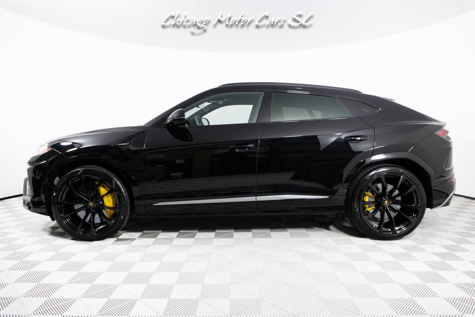 Used 2021 Lamborghini Urus AWD/4WD image 2