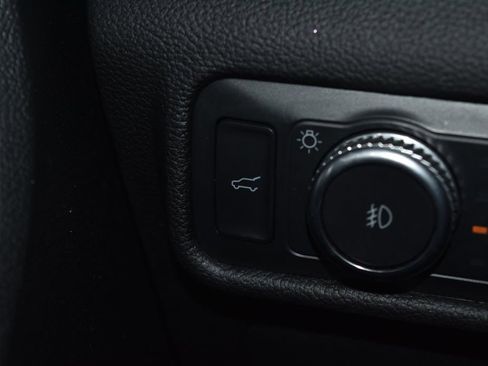 Used 2022 Ford Explorer XLT w/ Equipment Group 202A image 19