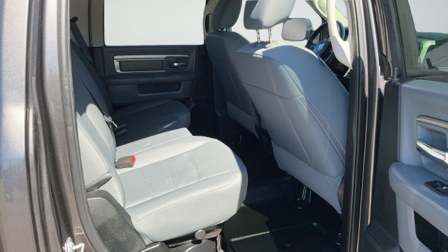 Used 2017 RAM 3500 SLT w/ Luxury Group AWD/4WD image 21