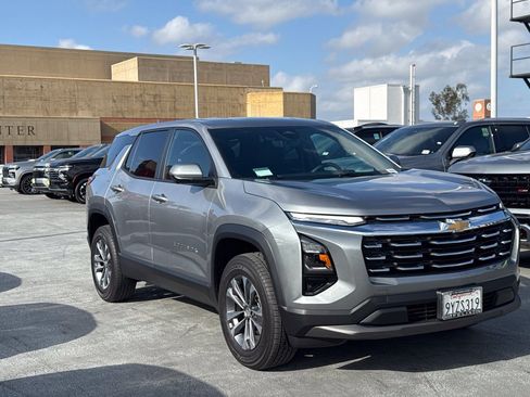 Used 2026 Chevrolet Equinox LT w/ Convenience Package II FWD image 3