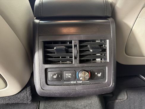 Used 2018 Toyota Avalon Limited w/ Carpet Mat Package FWD image 22