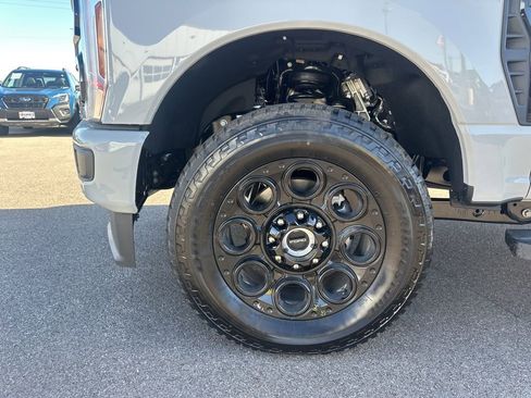 New 2026 Ford F350 Lariat w/ Black Appearance Package image 17