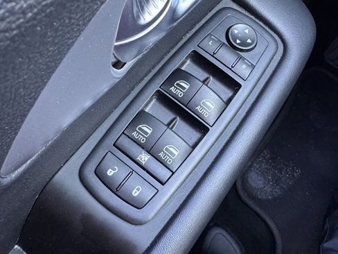 Used 2019 Chrysler Pacifica Touring-L Plus w/ Advanced Safetytec Group image 23