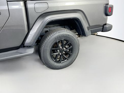 Used 2022 Jeep Gladiator Sport image 30