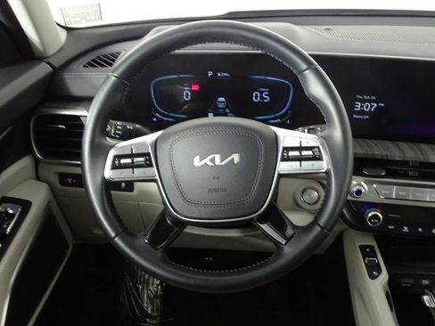 Used 2024 Kia Telluride EX w/ EX Captain's Chair Package image 25