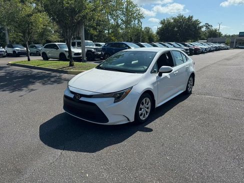 Used 2025 Toyota Corolla LE FWD image 1