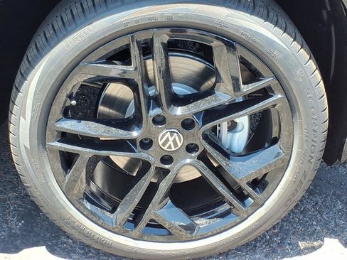 New 2026 Volkswagen Tiguan SE R-Line AWD/4WD image 9