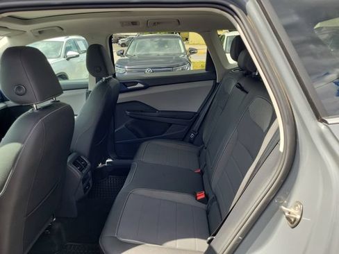 Certified 2024 Volkswagen Taos SE w/ Panoramic Sunroof Package FWD image 18