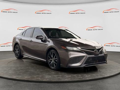 Used 2022 Toyota Camry SE FWD image 4