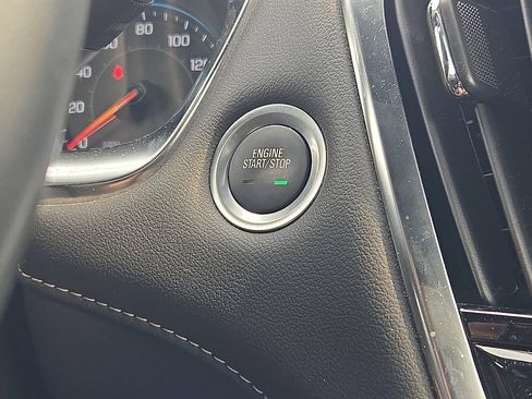Used 2023 Chevrolet Traverse LT AWD/4WD image 29