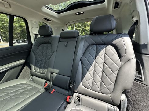 Used 2024 BMW X7 xDrive40i w/ Climate Comfort Package AWD/4WD image 10