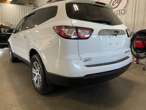 Used 2016 Chevrolet Traverse LT FWD image 3