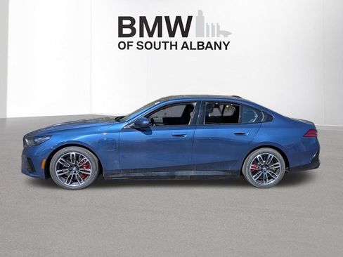 New 2026 BMW 550e xDrive w/ Premium Package AWD/4WD image 5