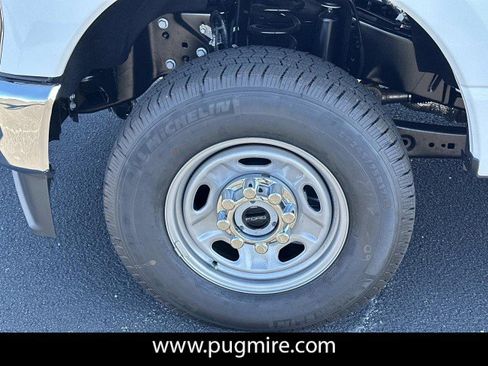 New 2026 Ford F250 XL w/ XL Chrome Package image 11