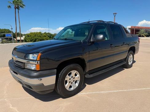 Used 2005 Chevrolet Avalanche Z66 w/ Preferred Equipment Group RWD image 3