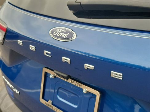 Used 2022 Ford Escape Titanium image 7