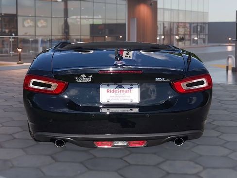 Used 2017 FIAT 124 Spider Lusso RWD image 10