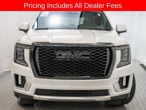 Used 2023 GMC Yukon Denali w/ Denali Reserve Package AWD/4WD image 2