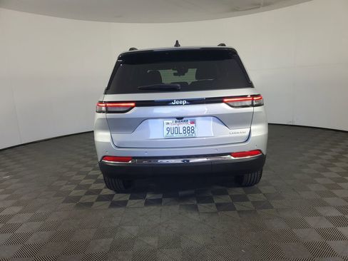 Used 2025 Jeep Grand Cherokee Laredo X image 5