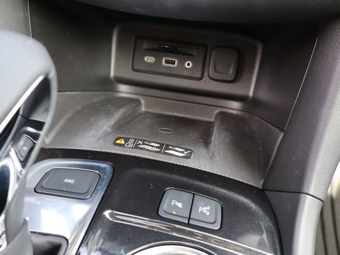 Used 2023 Chevrolet Equinox Premier image 26