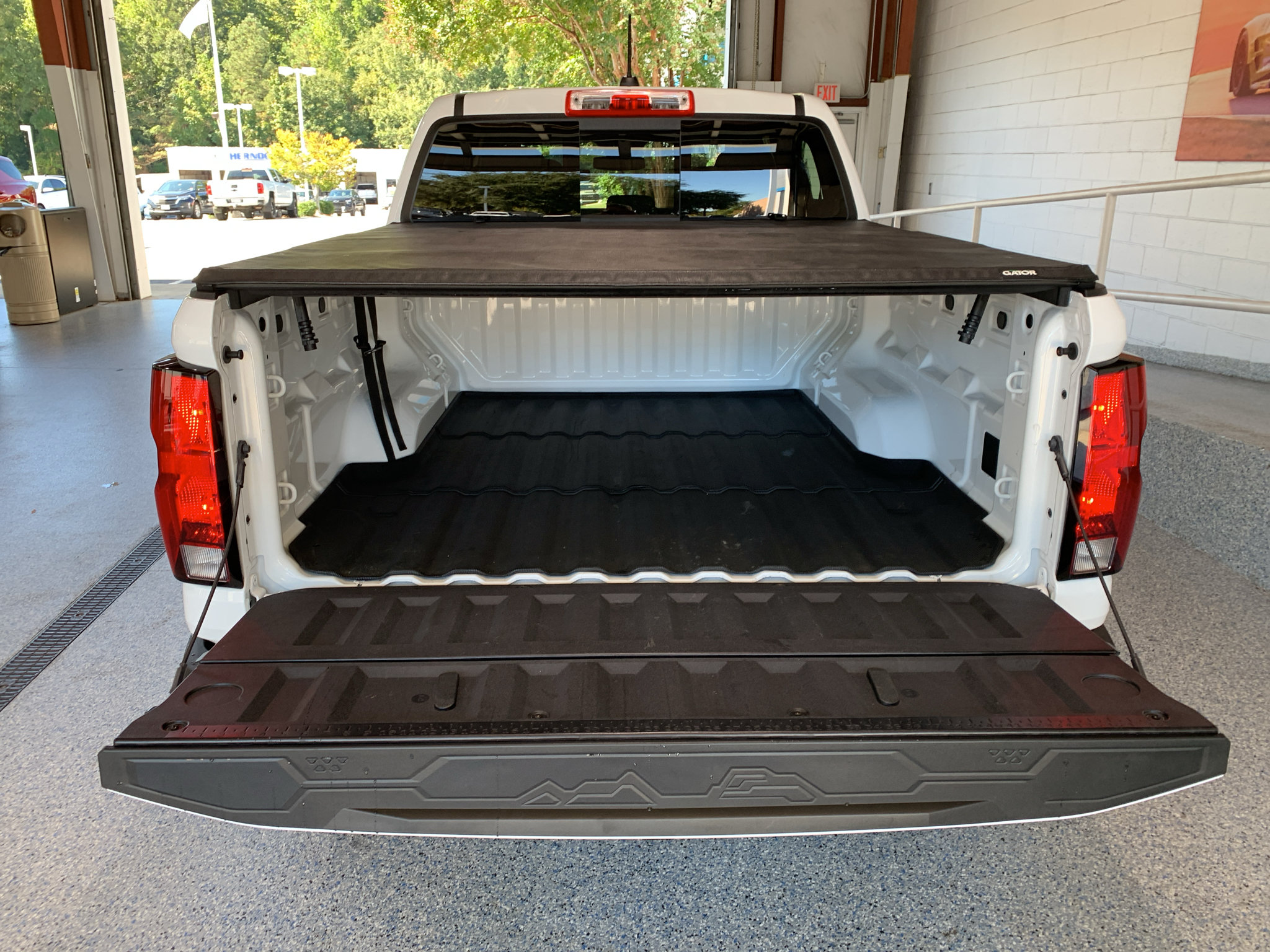 Used 2024 Chevrolet Colorado Trail Boss w/ Technology Package AWD/4WD image 10