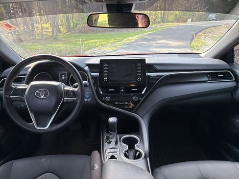 Used 2021 Toyota Camry LE image 11