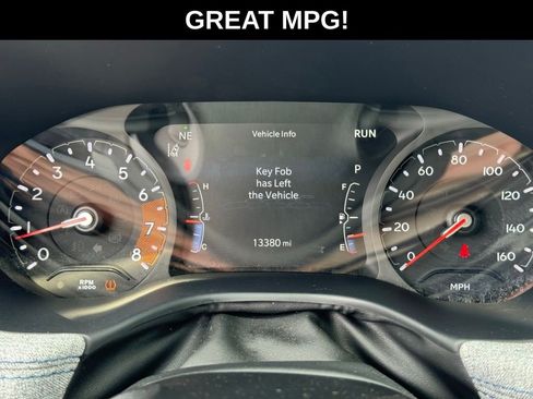 Used 2025 Jeep Compass Latitude AWD/4WD image 3
