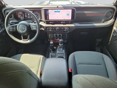 Used 2025 Jeep Gladiator Rubicon w/ Convenience Group AWD/4WD image 10
