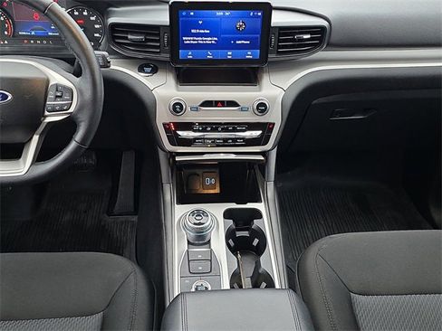 Certified 2024 Ford Explorer XLT image 33