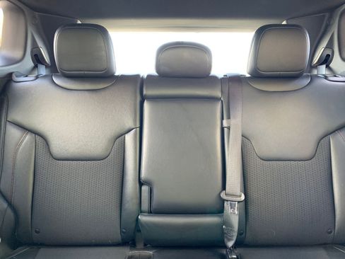 Used 2025 Jeep Compass Trailhawk image 37