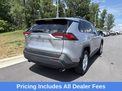 Used 2021 Toyota RAV4 XLE AWD/4WD image 9