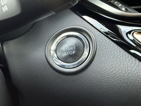 Used 2021 Toyota C-HR XLE image 29