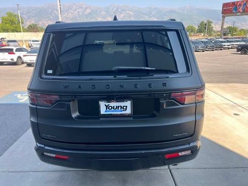 Used 2022 Jeep Wagoneer Series III w/ Premium Group I AWD/4WD image 4