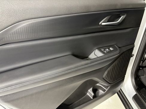 Used 2025 Jeep Grand Cherokee L Laredo image 37