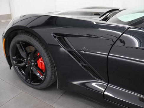 Used 2016 Chevrolet Corvette Stingray Coupe w/ Carbon Flash Badge Package RWD image 31