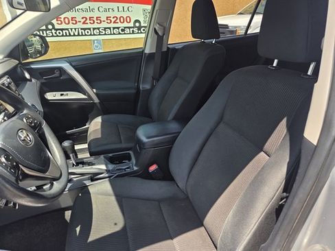 Used 2018 Toyota RAV4 LE FWD image 8