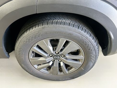 Used 2025 Nissan Pathfinder SV FWD image 11