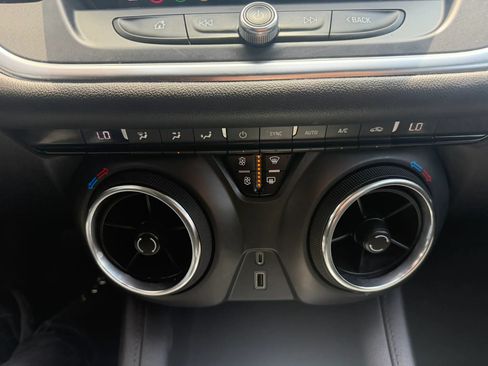 Used 2020 Chevrolet Blazer LT FWD image 19