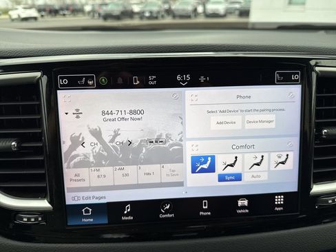 Used 2023 Chrysler Pacifica Touring-L FWD image 11