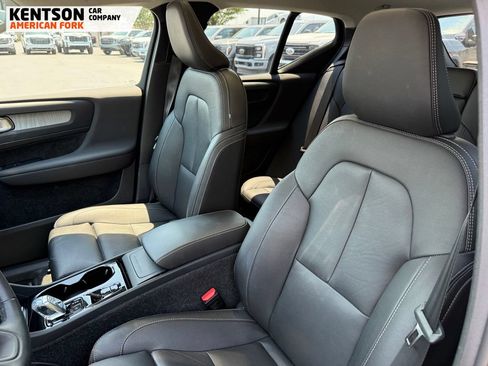 Used 2025 Volvo XC40 B5 Plus AWD/4WD image 28
